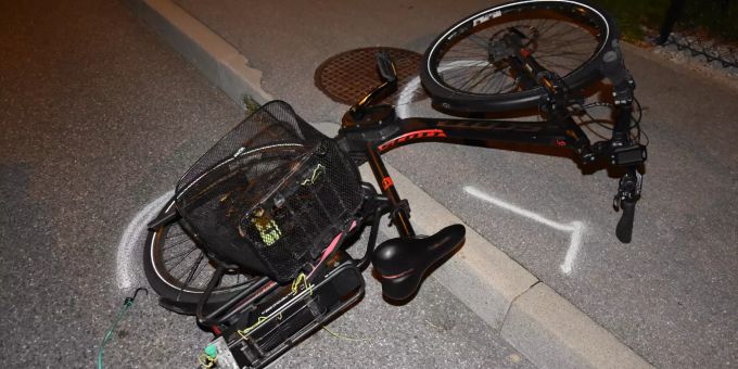 Der 65-jährige Radfahrer verletzte sich schwer und musste mit der Ambulanz in ein Spital der Region gebracht werden. Unfall
