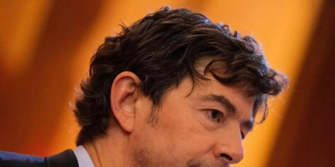 Bei der Einschätzung der in Südafrika neu entdeckten Virusvariante gibt es dem Berliner Virologen Christian Drosten zufolge noch viele offene Fragen. Foto: Rolf Vennenbernd/dpa Bei der Einschätzung der in Südafrika neu entdeckten Virusvariante gibt es dem Berliner Virologen Christian Drosten zufolge noch viele offene Fragen. Foto: Rolf Vennenbernd/dpa