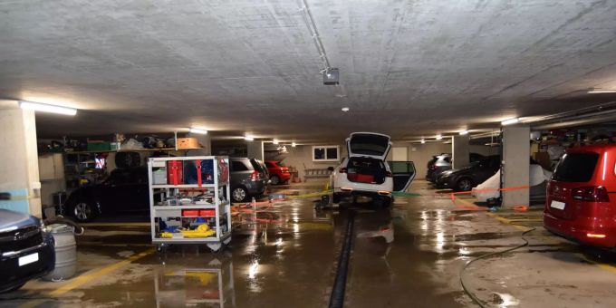 Der 58-Jährige verletzte sich schwer und musste mit Rettungsdienst ins Spital überführt werden. Unfall