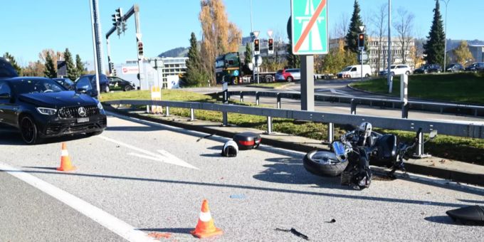 Es entstand Sachschaden in der Höhe von über 10'000 Franken. Unfall