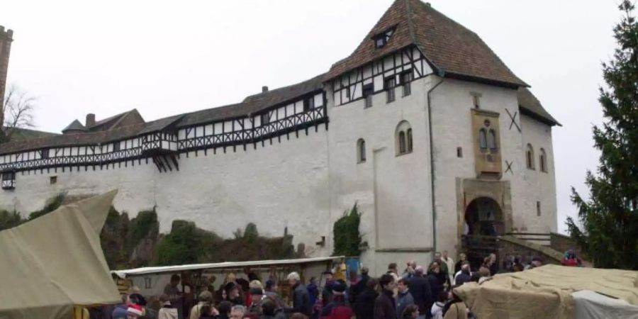 Weihnachtsmarkt auf der Wartburg - vor 20 Jahren. Foto: Martin_Schutt/ZB