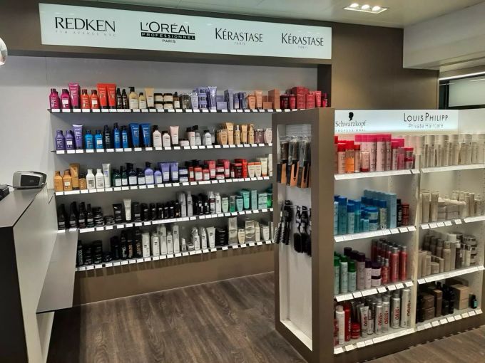 Coiffure Claus & Carla befindet sich an der Hauptstrasse 66 in Muttenz. Coiffure Claus & Carla Muttenz