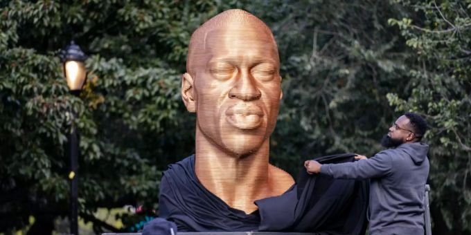 Die Statue steht momentan im Union Park in New York. George Floyd