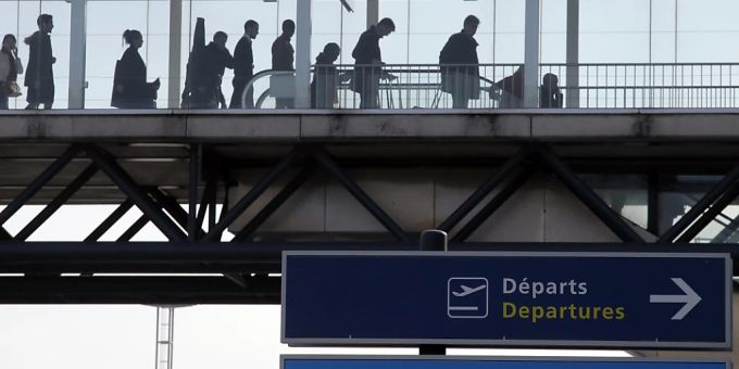 In Paris - Bombendrohungen gegen französische Flughäfen von Schweiz aus