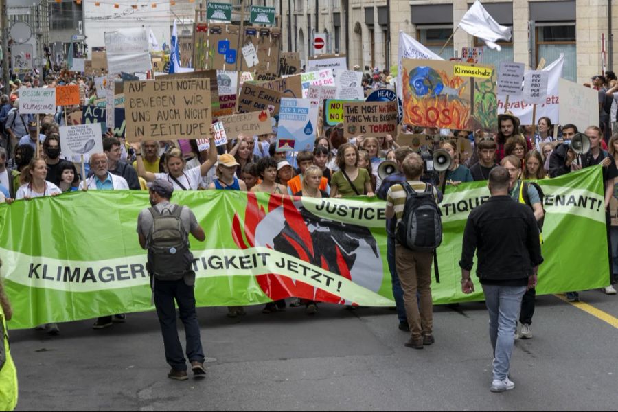 Die Organisatoren sprechen von 60'000 Teilnehmenden.