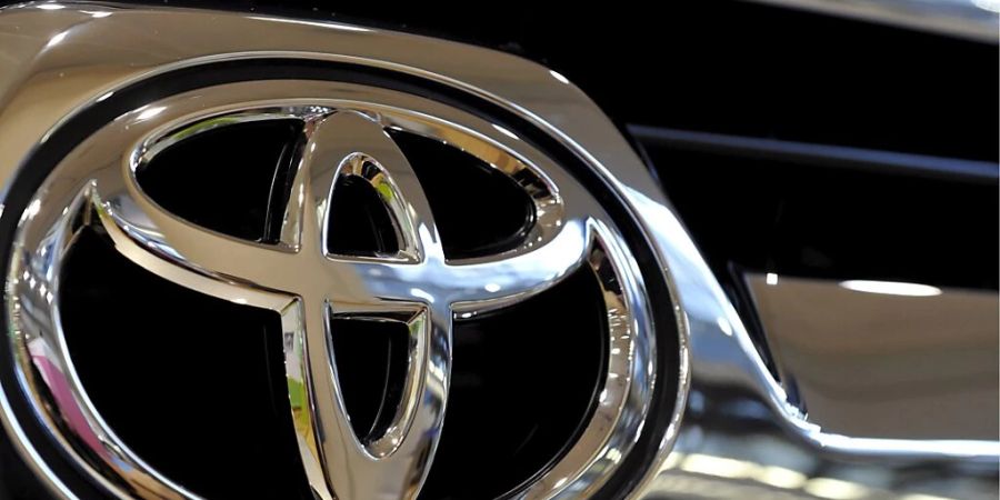 Toyota hat seine Gewinnprognose deutlich nach oben geschraubt. Auch bei den Auslieferungen sieht sich das Unternehmen auf Kurs. (Archivbild)