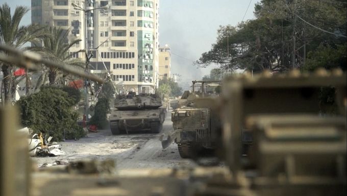 Israelische Panzer in Gaza City. Israel Palestinians