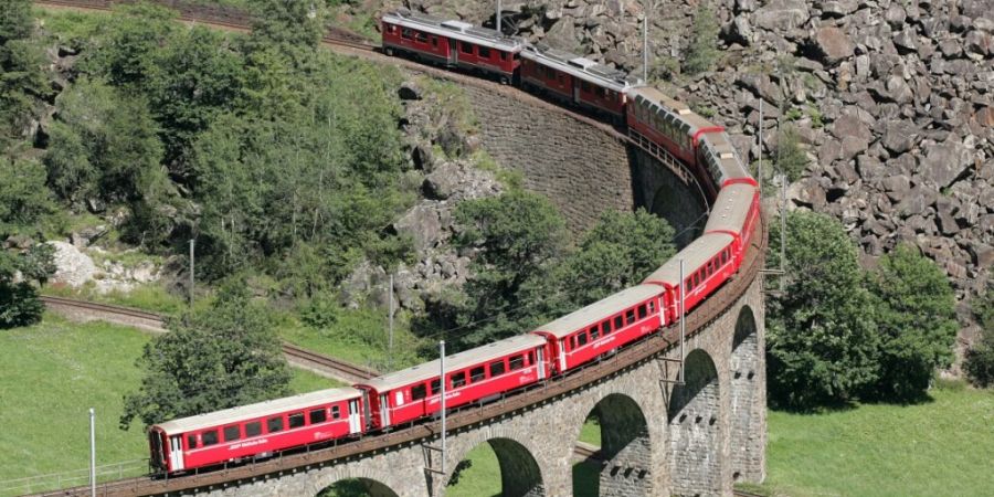 Auch auf dem berühmten Kreisviadukt der Berninalinie bei Brusio im Puschlav fahren eine Woche lang keine Züge.