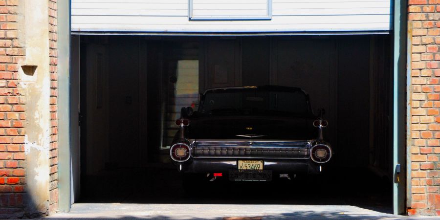 Oldtimer in garage