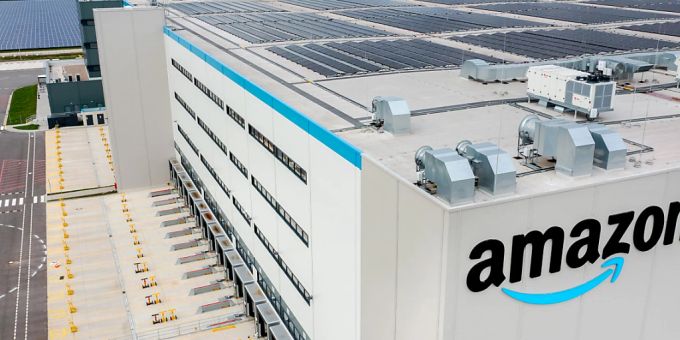 Unterm Strich sprang der Gewinn von Amazon von 2,9 Milliarden Dollar vor einem Jahr auf 9,9 Milliarden Dollar hoch. (Archivbild) Unterm Strich sprang der Gewinn von Amazon von 2,9 Milliarden Dollar vor einem Jahr auf 9,9 Milliarden Dollar hoch. (Archivbild)