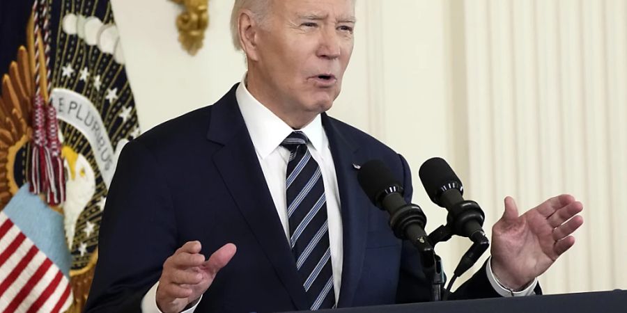 Joe Biden, Präsident der USA, spricht im Ostzimmer des Weissen Hauses. Foto: Jacquelyn Martin/AP/dpa