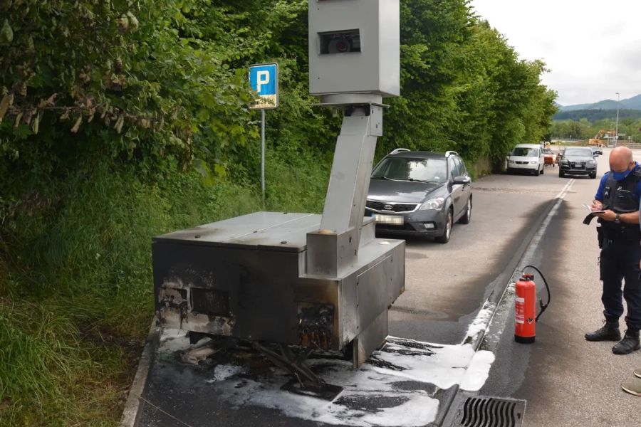 In Eppenberg-Wöschnau SO wurde 2021 ein Blitzer angezündet.