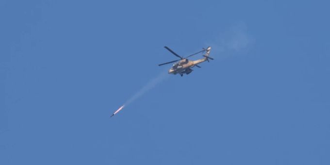 Laut der Hisbollah hätte die israelische Armee mit Kampfjets verschiedene Stützpunkte der Schiitenmiliz beschossen. (Symbolbild) israelischer kampfjet schiesst