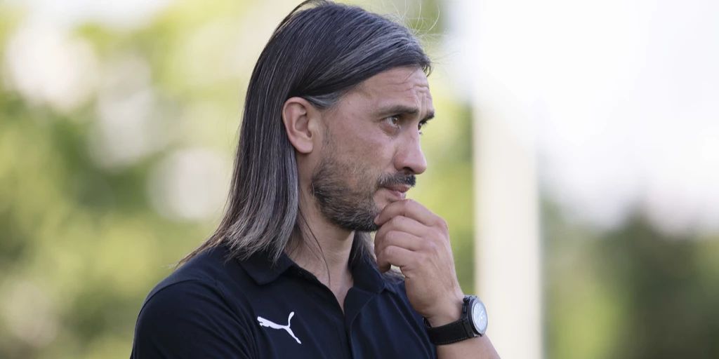 Hakan Yakin feiert zweiten Sieg mit Istanbulspor