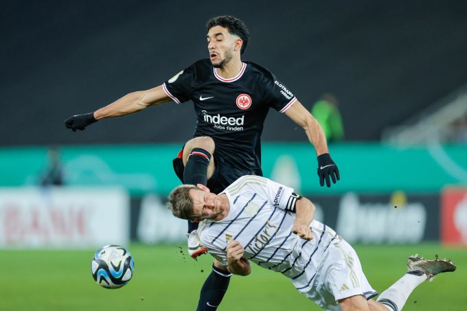 Eintracht Frankfurt stolpert über den 1. FC Saarbrücken. Eintracht Frankfurt FC Saarbrücken
