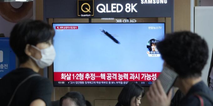 Südkoreanische Nachrichten berichten über den neusten Raketentest Nordkoreas. Korea