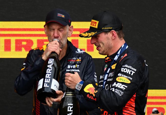 Adrian Newey (links) und Max Verstappen (rechts) dominieren die Formel 1 momentan nach Belieben. Red Bull