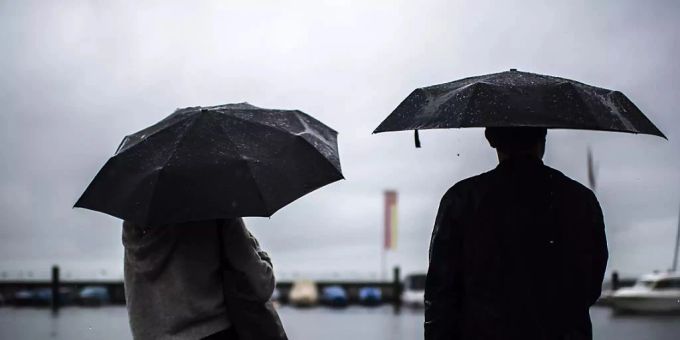 In der Schweiz wird es zu Beginn des Weekends kalt und regnerisch. Regen Wetter Schweiz