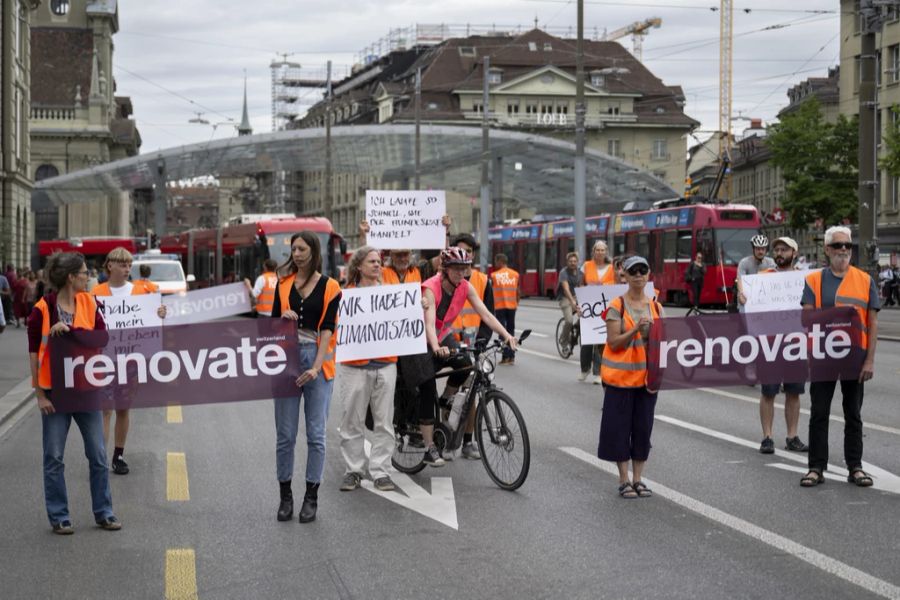 Auch in der Schweiz hat sich eine Klimaaktivismus-Gruppe formiert, die sich «Renovate Switzerland» nennt.