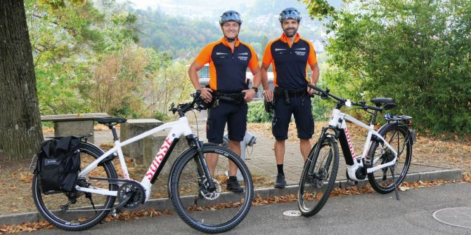 Gemeindepolizisten mit E-Bikes