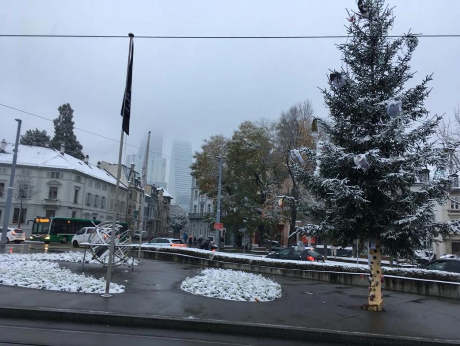 Die Schneedecke in Basel ist klar dünner als jene in Bern.