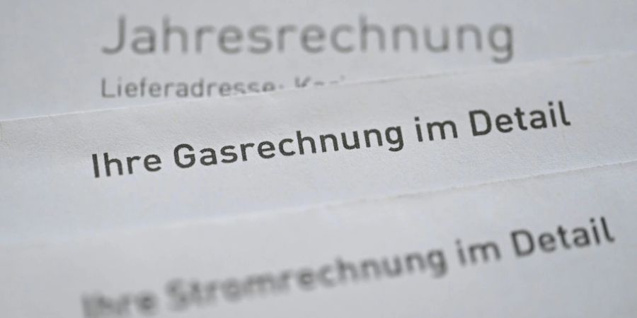 Die Abschlagszahlungen von Gaskunden werden im Dezember vom Bund übernommen. Wer die Berechnung mit dem Online-Rechner der Verbraucherzentrale Nordrhein-Westfalen überprüfen möchte, braucht seine Jahresabrechnung.