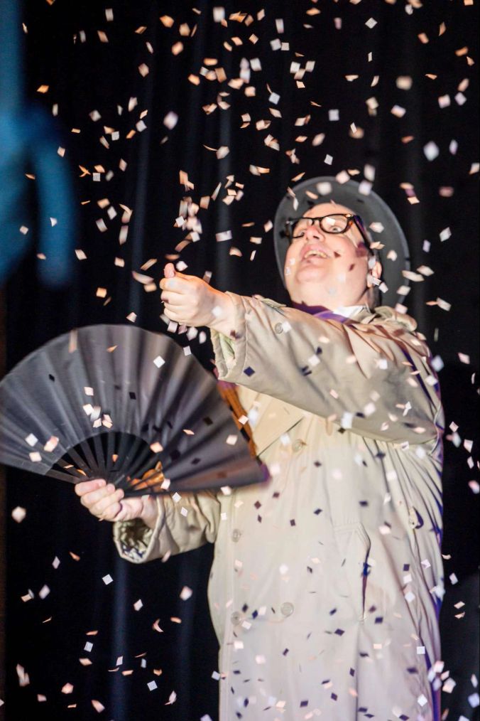 Comedy Star Ra'fu zaubert.