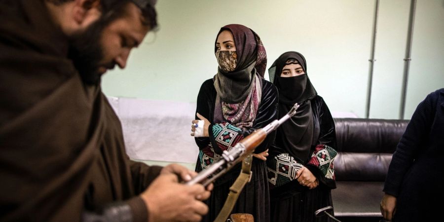 Die Taliban schränken Frauenrechte im Land stark ein.