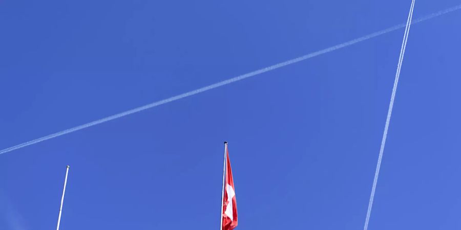 Das Bundesgericht hat die Verurteilung eines Mannes zu einer teilbedingten Gefängnisstrafe bestätigt, der 2017 einen Böller zwischen zwei Busse warf. (Archivbild)
