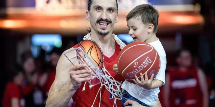 Hat bei den Bayern-Basketballern langfristig verlängert: Nihad Djedovic Foto: Matthias Balk