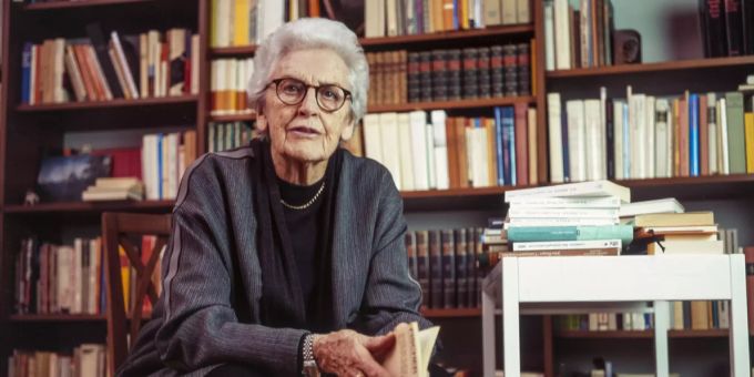Laure Wyss, Schriftstellerin und Journalistin. Laure Wyss, Schriftstellerin und Journalistin