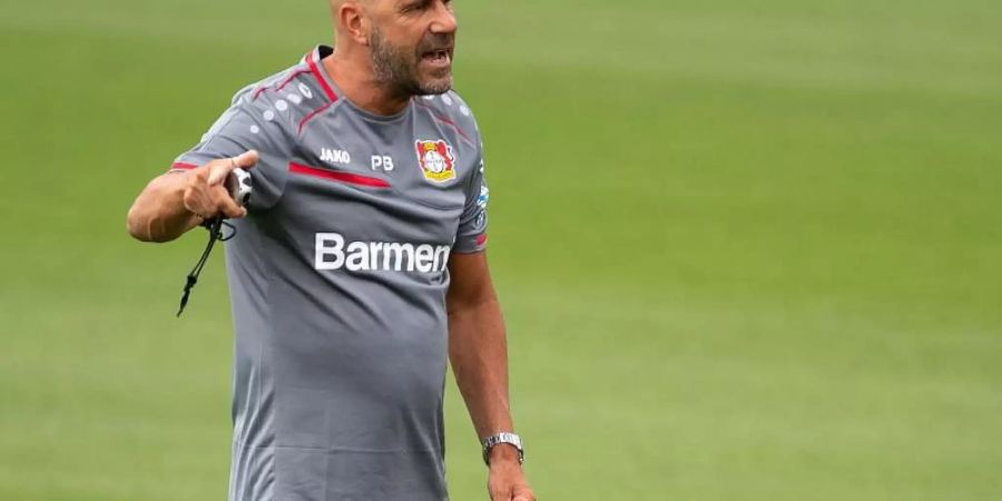 Leverkusens Coach Peter Bosz trainierte mit seinem Team im Salzburger Land. Foto: Marius Becker