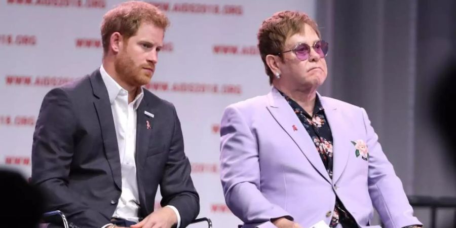 Elton John und Prinz Harry sind eng befreundet. Foto: Gareth Fuller/PA Wire