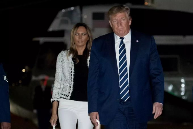 Donald Trump, Präsident der USA, und First Lady Melania Trump besteigen die Air Force One auf der Andrews Air Force Base, um zum G7-Gipfel nach Frankreich zu reisen. US-Präsident Trump auf dem Weg zum G7-Gipfel