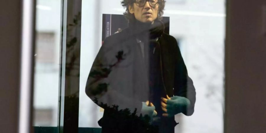 Lars Schlecker verlässt nach dem Urteil das Landgericht in Stuttgart. Foto: Sina Schuldt