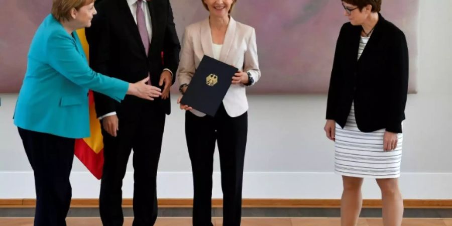 Grosser Auftritt für Müller (2.v.l.)
