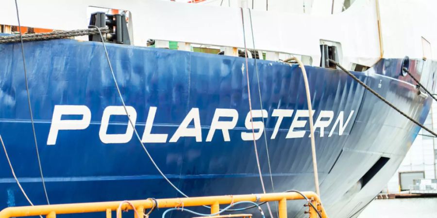 Ein Blick auf das Forschungsschiff «Polarstern», wo sich Forscher auf ihre Forschungsreise in die Arktis vorbereiten.