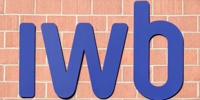 Das Logo der Industriellen Werke Basel. iwb