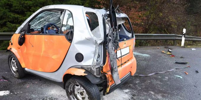 Tödlicher Selbstunfall in Schötz LU. smart selbstunfall schötz