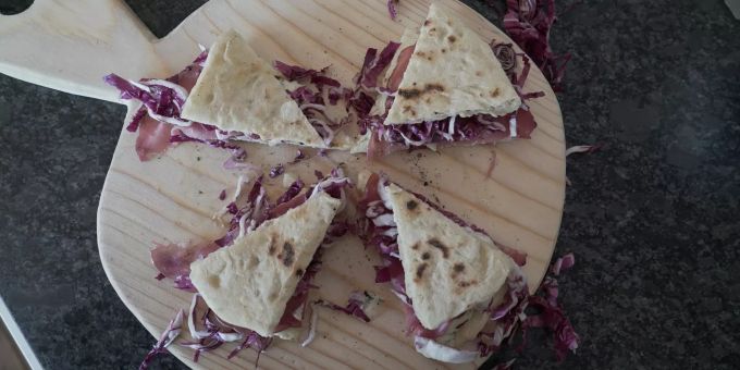 Ciabatta mit Mayonnaise und Rohschinken Ciabatta mit Mayonnaise und Rohschinken