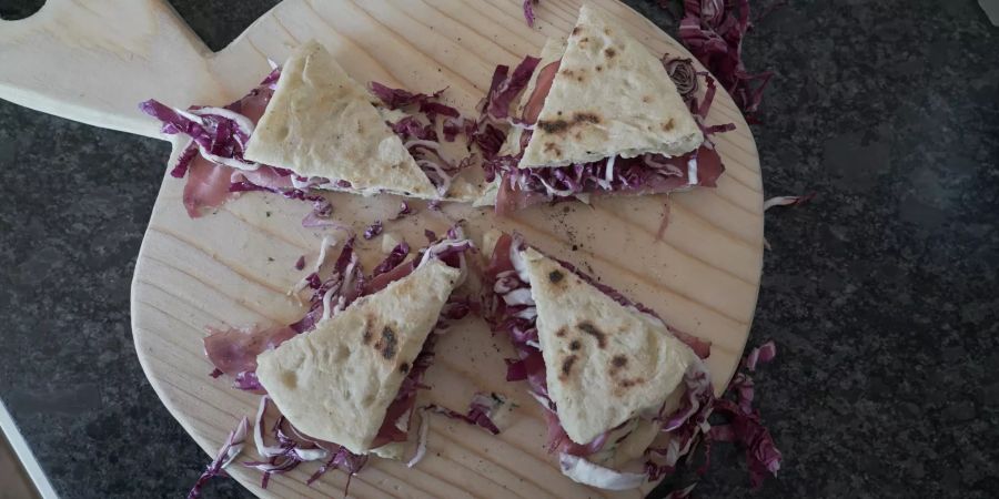 Ciabatta mit Mayonnaise und Rohschinken