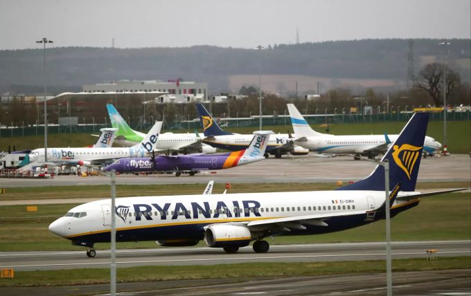 Ryanair macht dieses Geschäftsjahr wohl nur eine knappe Milliarde Gewinn vor Abzügen. Corona-Krise - Ryanair