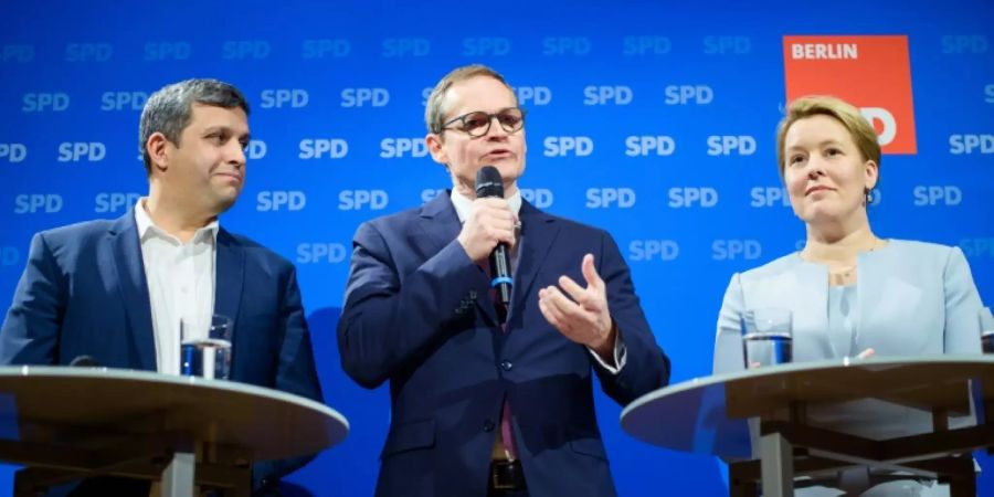 Saleh (links), Müller und Giffey verkünden ihre Pläne
