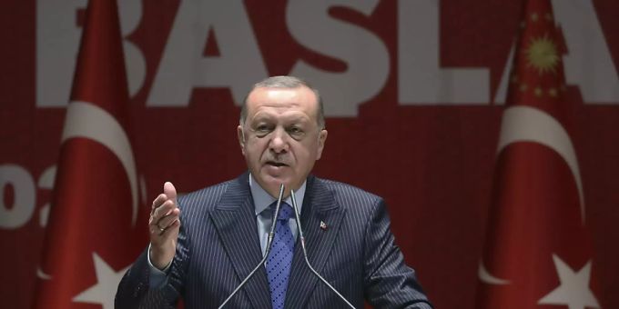 Nach Angriffen syrischer Truppen in Idlib mit mehr als 33 Toten hat die Türkei unter Präsident Erdogan ihrerseits syrische Stellungen bombardiert. (Archivbild) k