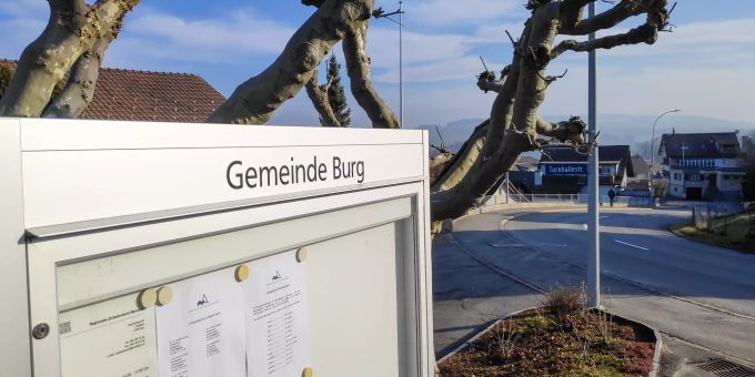 Gemeindetafel in Burg.. Gemeindetafel in Burg..