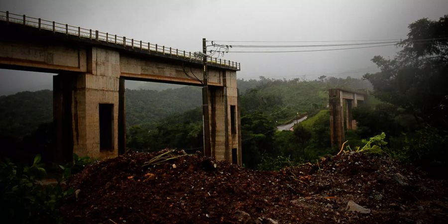 Ein Jahr nach Dammbruch an Eisenerzmine in Brasilien