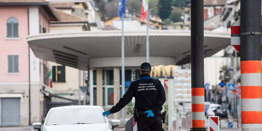 Grenzkontrolle am Samstag in Chiasso TI.