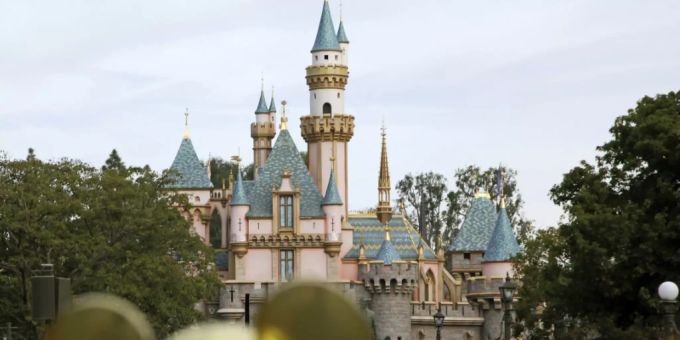 Der beliebte Freizeitpark Disneyland in Kalifornien ist wegen der Pandemie geschlossen geblieben. Laut «The Walt Disney Company » bleibt das noch eine ganze Weile so. The Walt Disney Company