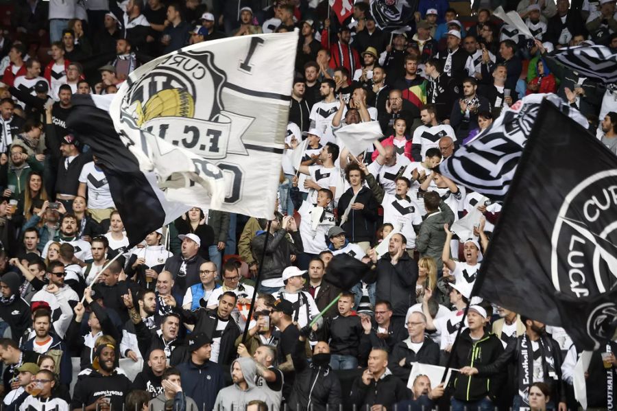 Müssen in der Zwangspause komplett auf den Fussball ihres Lieblingsteams verzichten: Fans des FC Lugano...