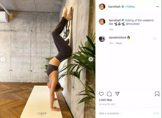 Bar Refaeli powert beim Yoga. Bar Refaeli